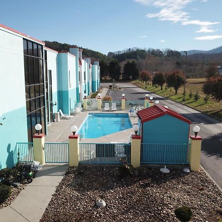 Econo Lodge Newport Bagian luar foto