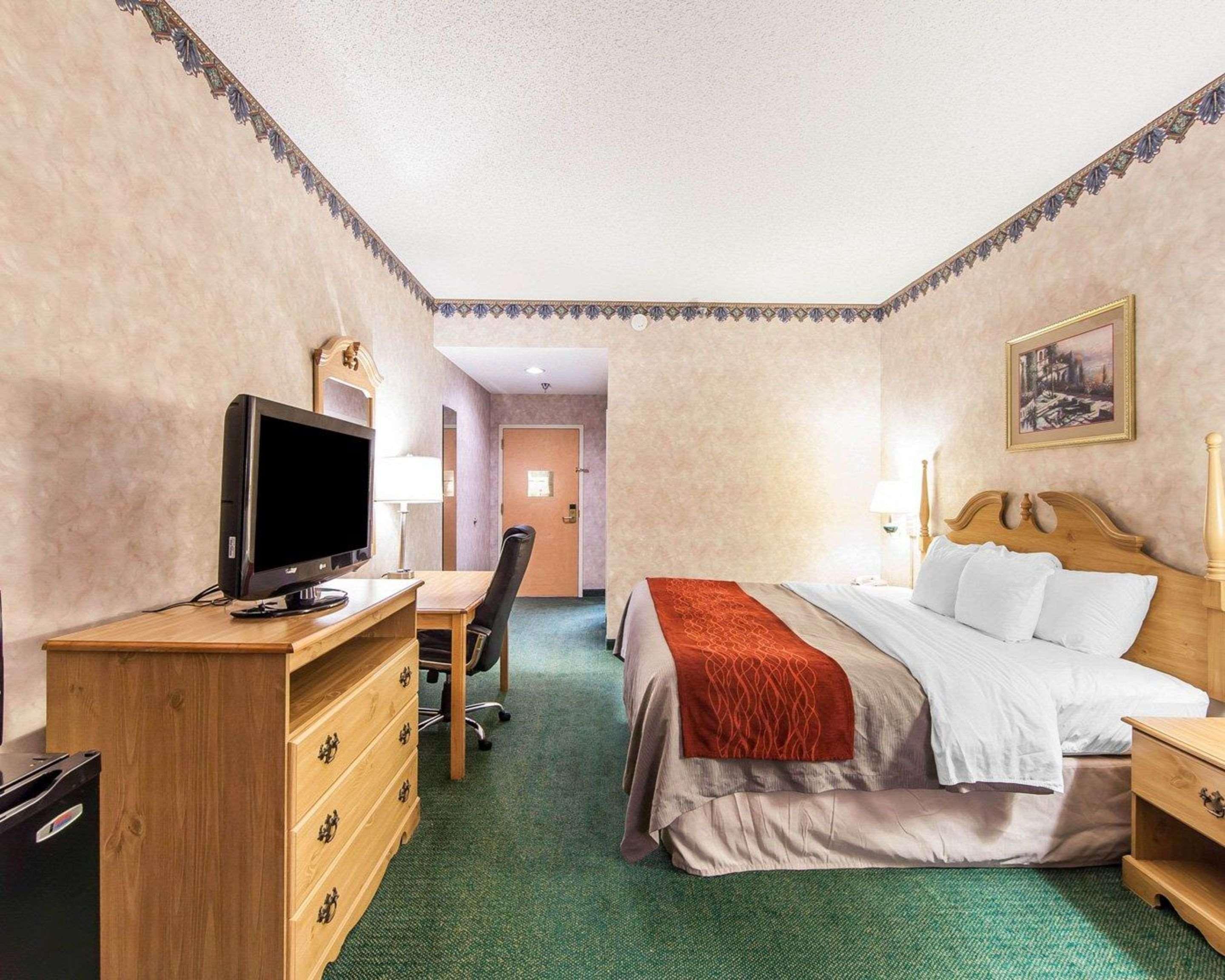 Econo Lodge Newport Bagian luar foto