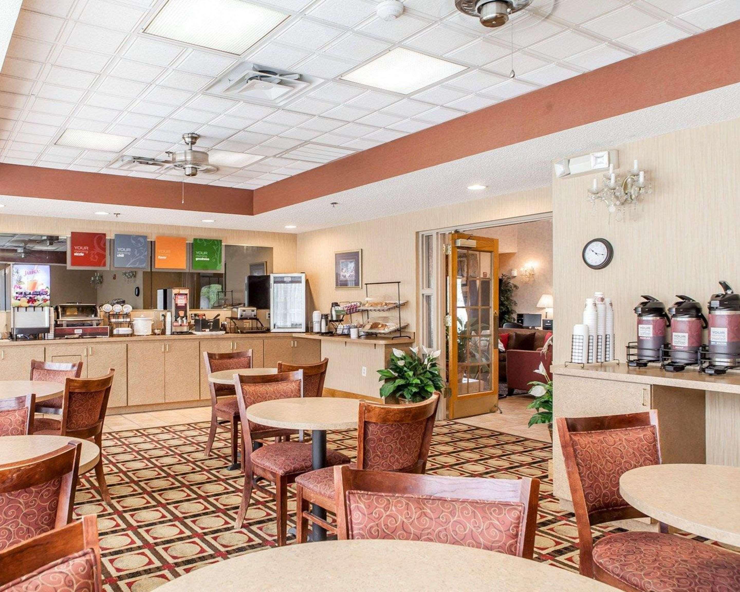 Econo Lodge Newport Bagian luar foto