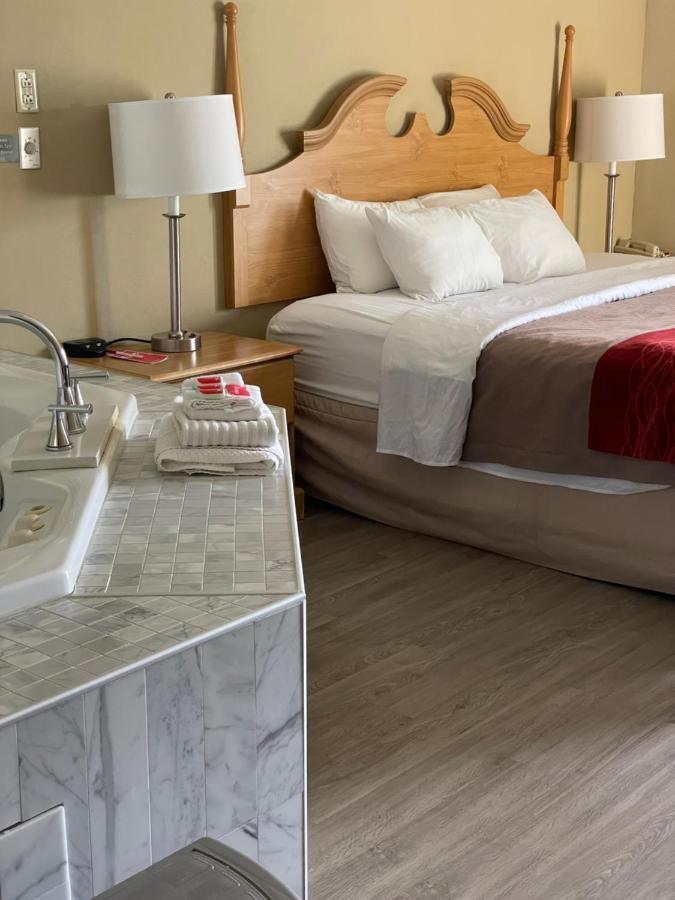 Econo Lodge Newport Bagian luar foto