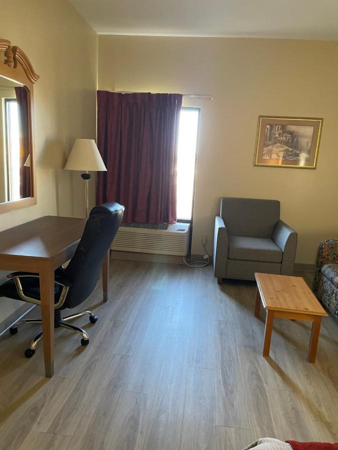 Econo Lodge Newport Bagian luar foto