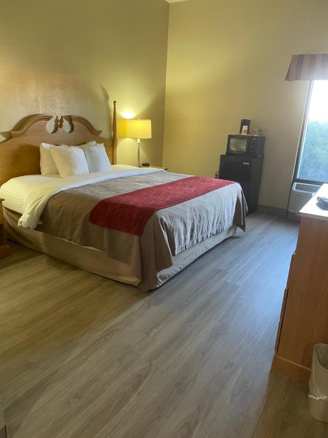Econo Lodge Newport Bagian luar foto