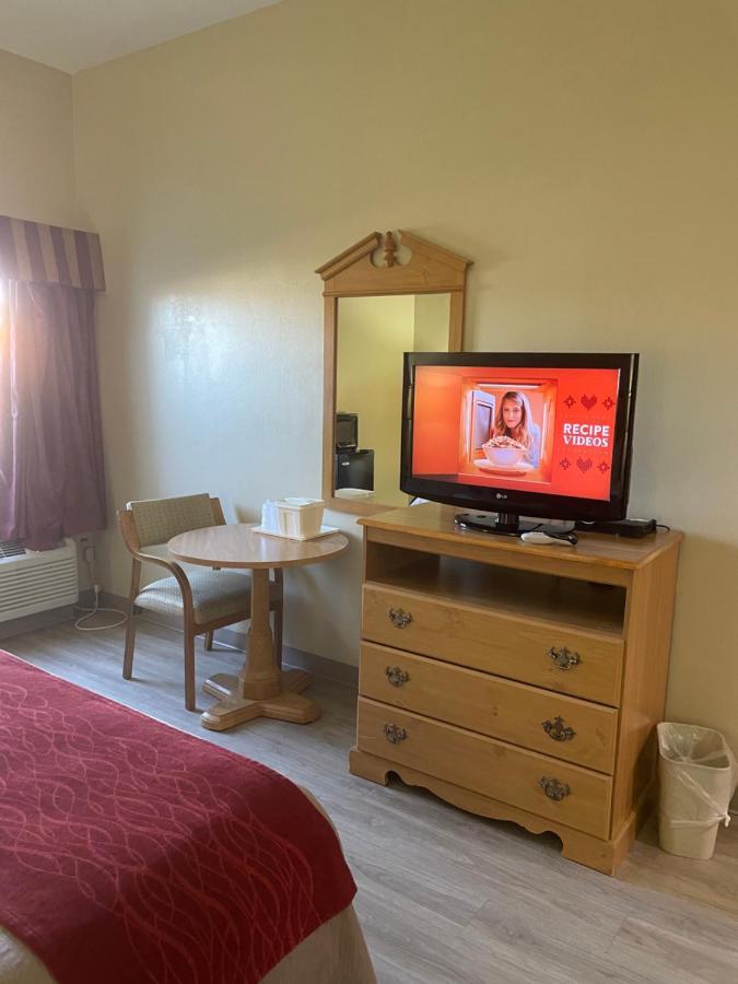 Econo Lodge Newport Bagian luar foto