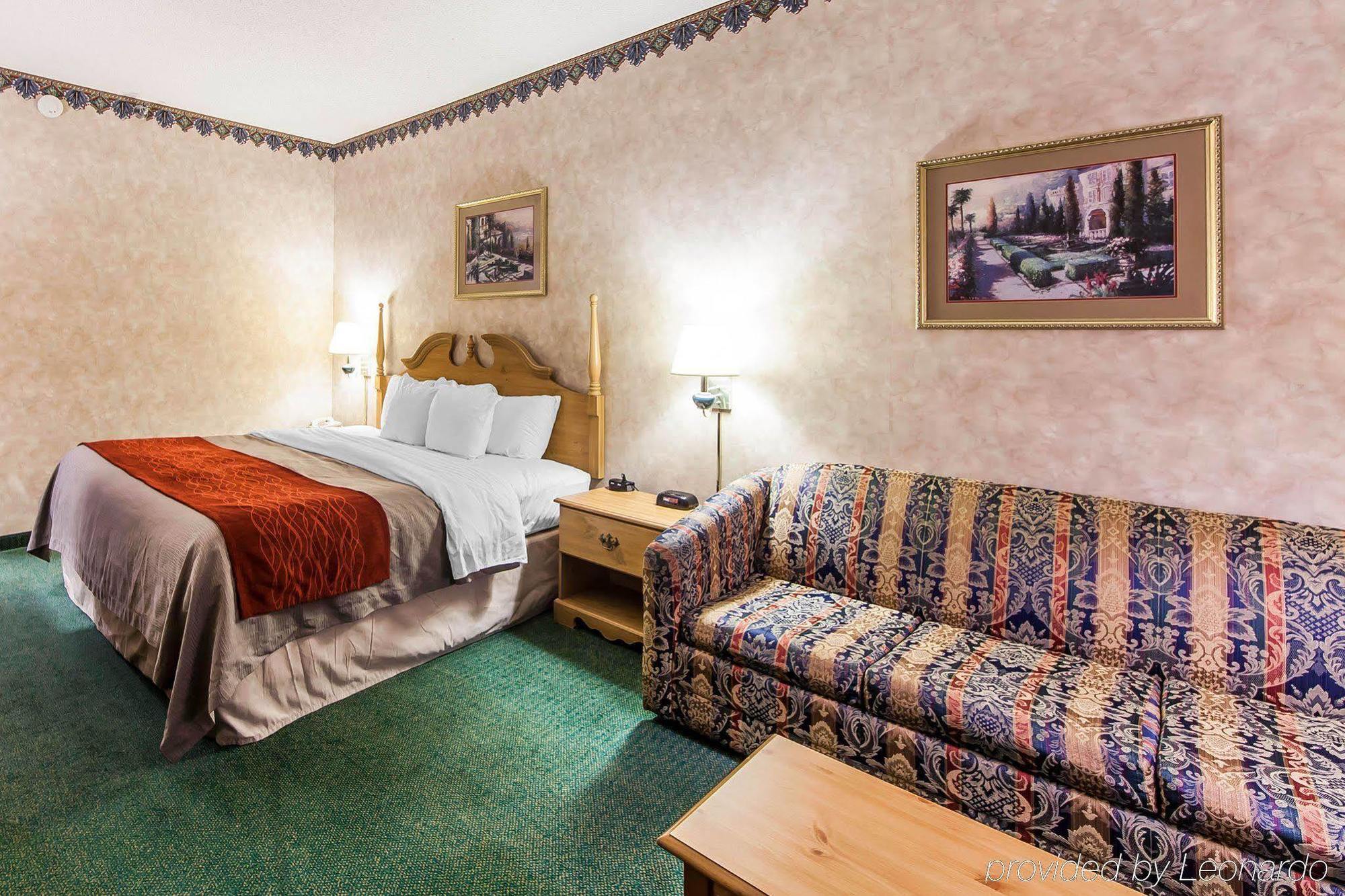 Econo Lodge Newport Bagian luar foto