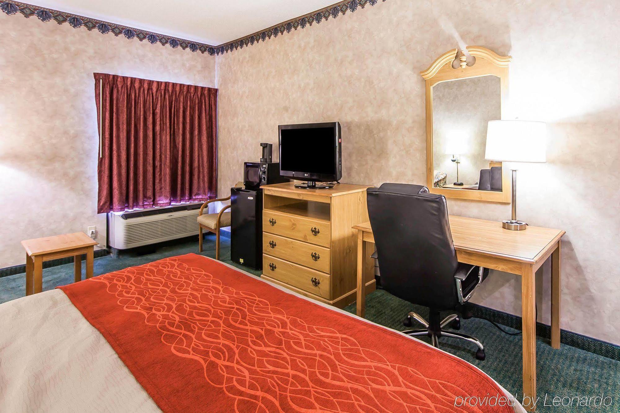 Econo Lodge Newport Bagian luar foto