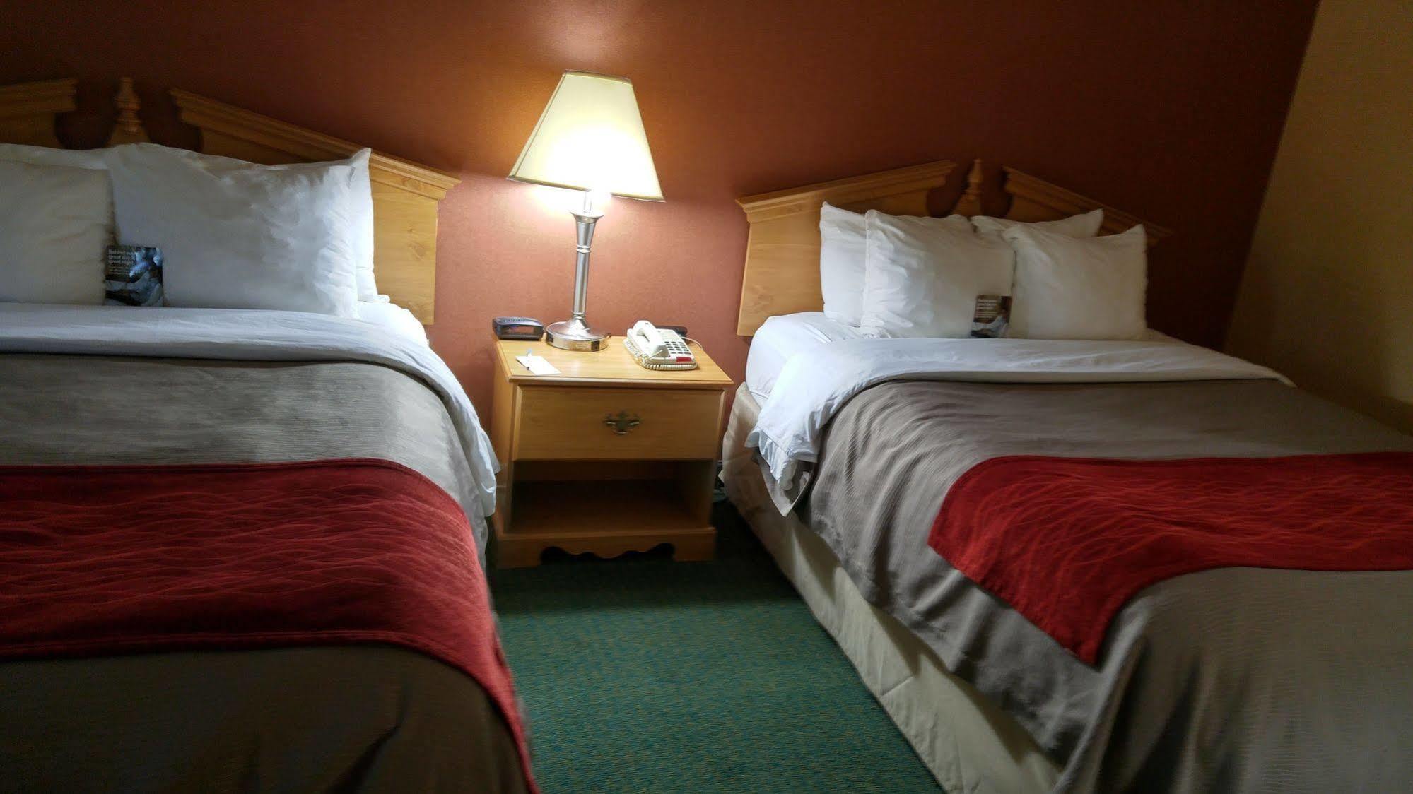 Econo Lodge Newport Bagian luar foto
