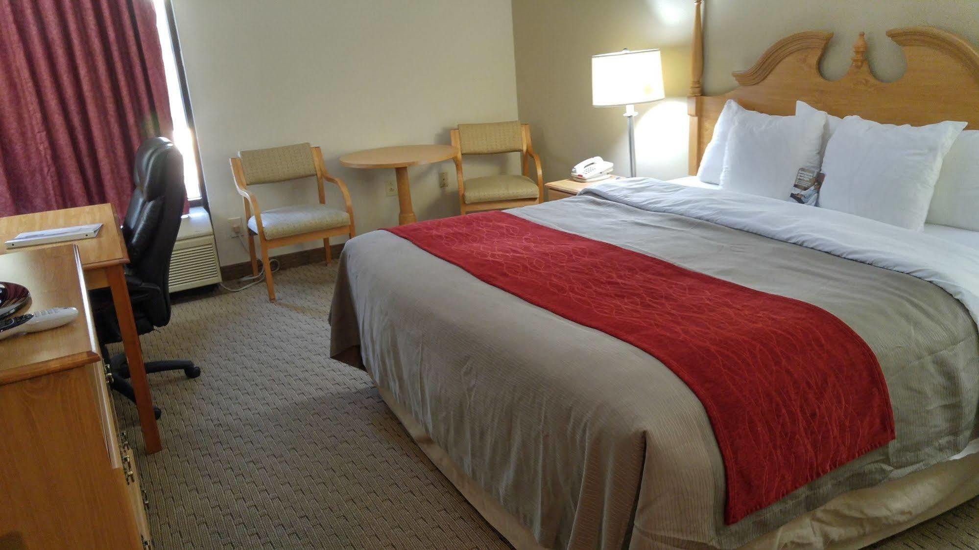 Econo Lodge Newport Bagian luar foto