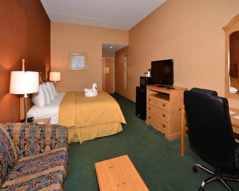 Econo Lodge Newport Bagian luar foto