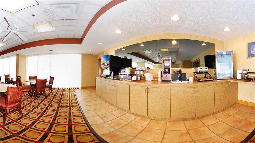 Econo Lodge Newport Bagian luar foto